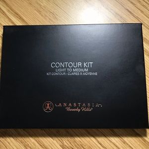 ABH Contour Kit (Light to Medium)